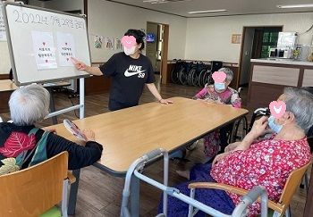 서로에게 칭찬해주기