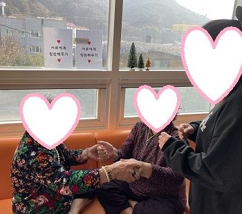 서로에게 칭찬해주기
