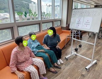 서로에게 칭찬해주기